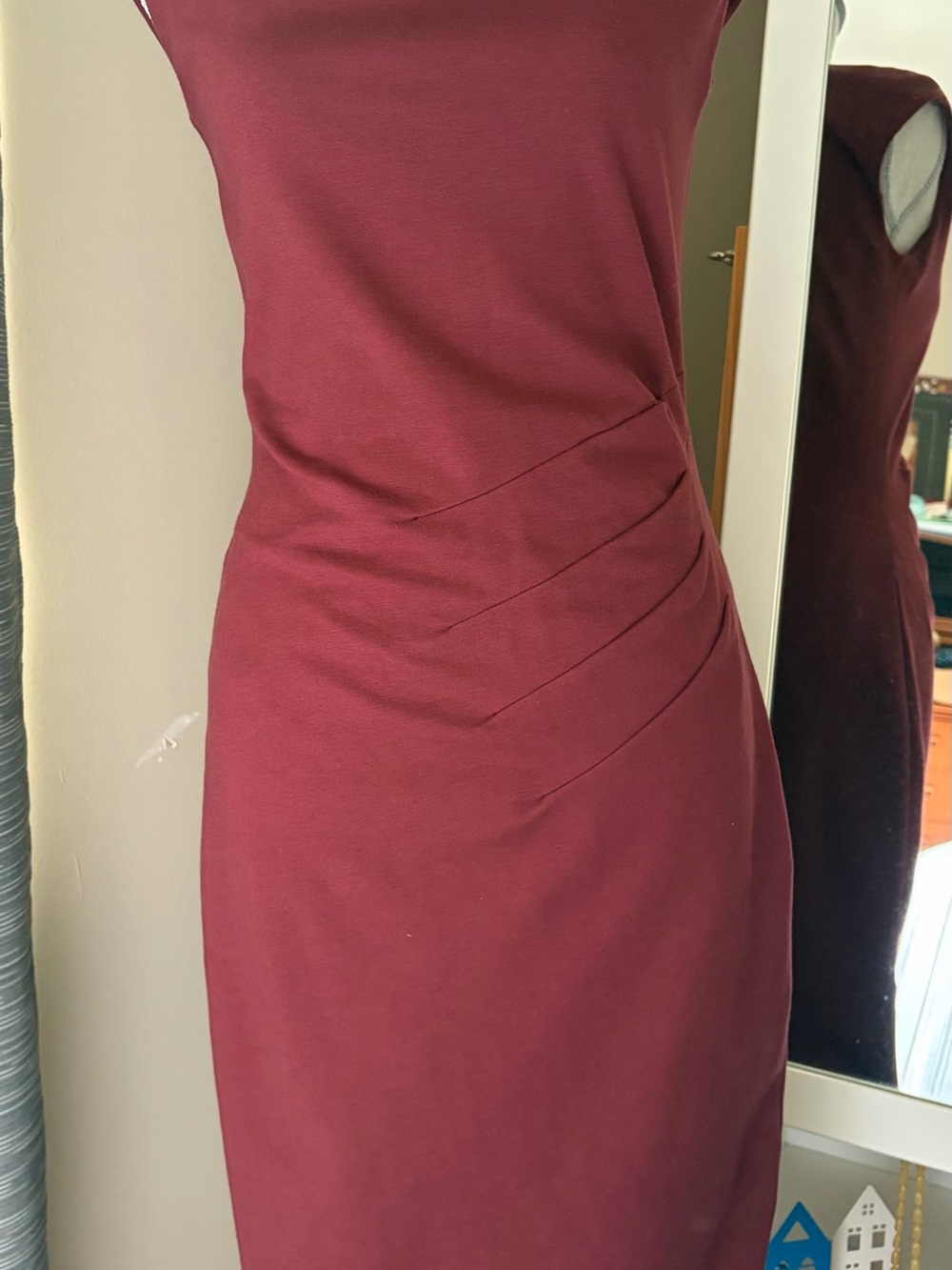 Boden Women's Sleeveless Sheath Dress in Burgundy